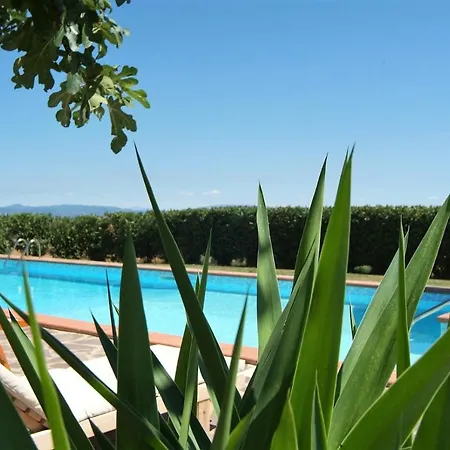 Vaiano Sleeps 8 Pool Wifi 度假居 *